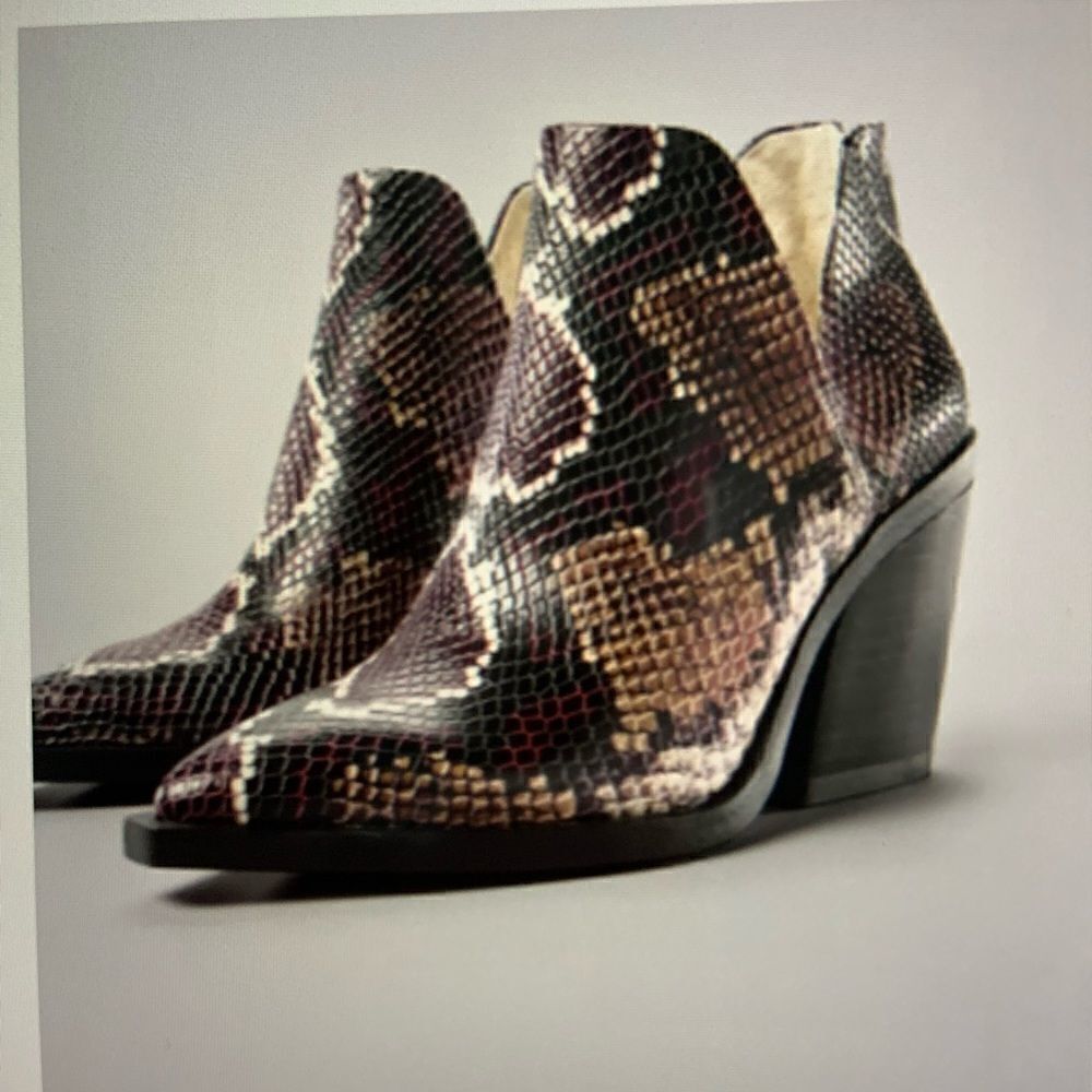 NWT Vince Camuto Gigietta Bootie